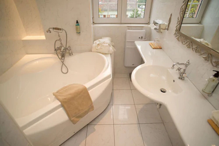 Bathroom 5, Logis Hôtel Beauséjour Colmar, Haut-Rhin