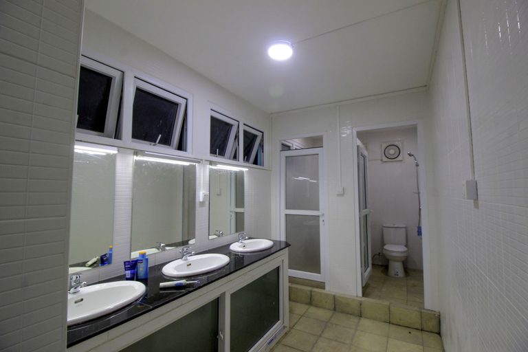 Bathroom, Hardwood Lodge - Hostel, Taunggye