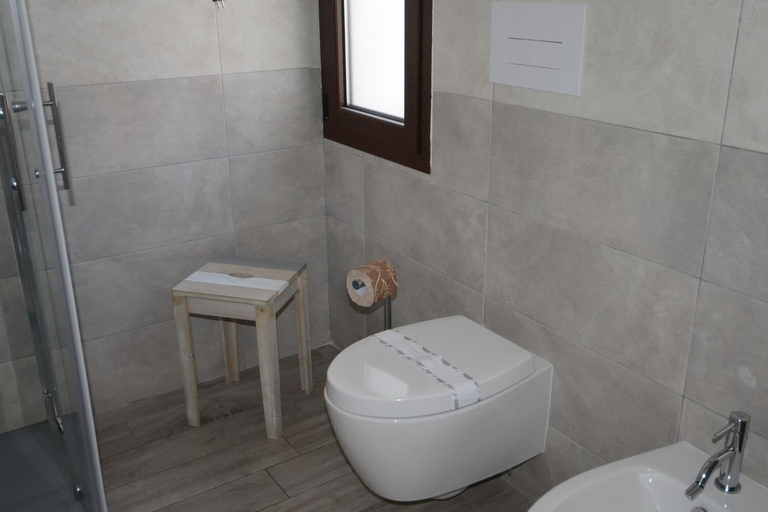 Bathroom 5, Terry's House, Nuoro
