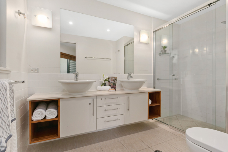 Bathroom 4, Beachfront Apartment with Ocean Views, Cairns