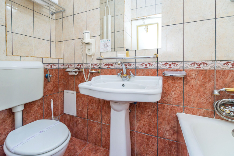 Bathroom 5, Hotel Imparatul Romanilor, Sibiu