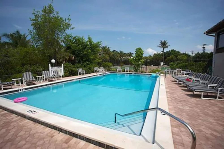 Sport & Beauty 3, Pelicans Roost Gulf Front Condos, Lee