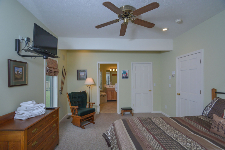 Bedroom 2, By the Lake, Garrett