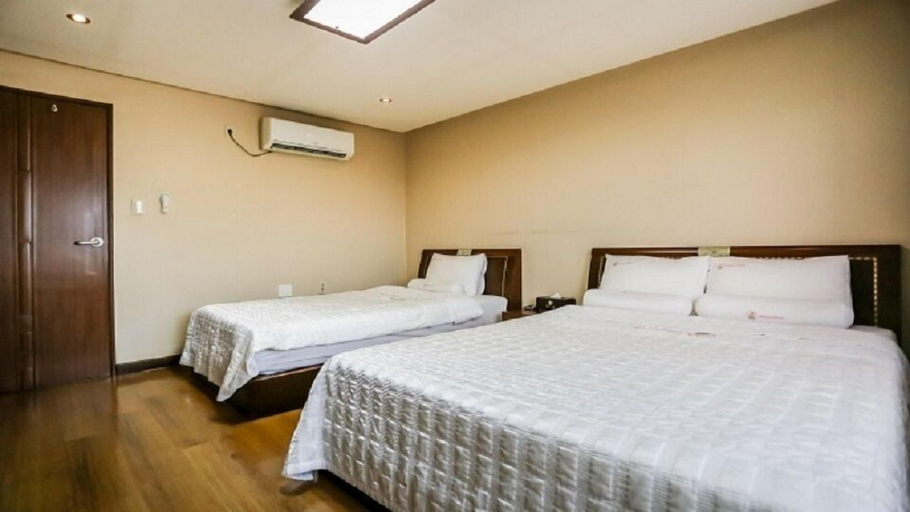 Bedroom 2, Jeju Milano Hotel, Seogwipo