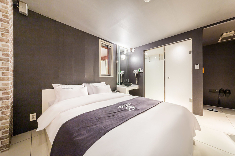 Bedroom 3, Cogora Hotel, Bupyeong