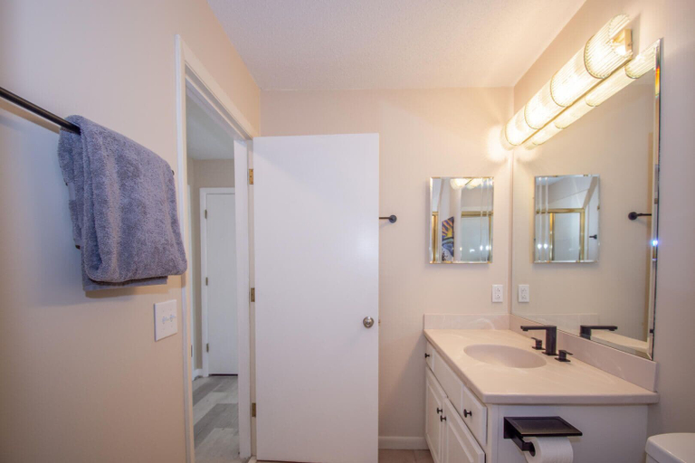 Bathroom 4, 418 Skimmer Cove, Beaufort