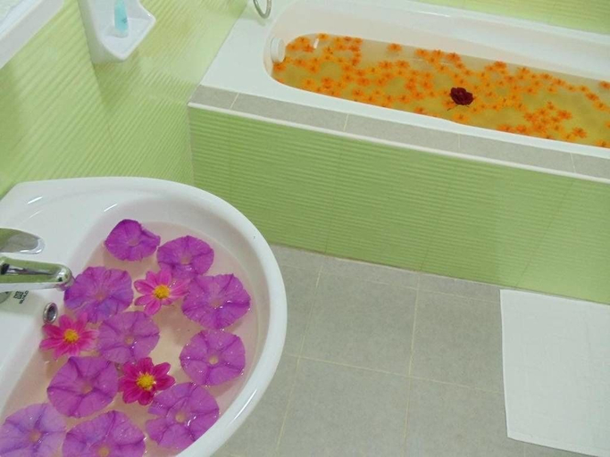 Bathroom 3, Morning Glory Inn, Taunggye