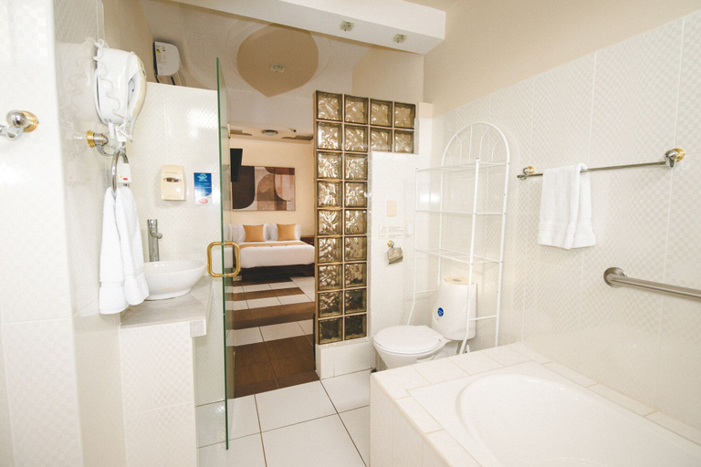 Bathroom 4, Hotel Palace Galapagos, Santa Cruz