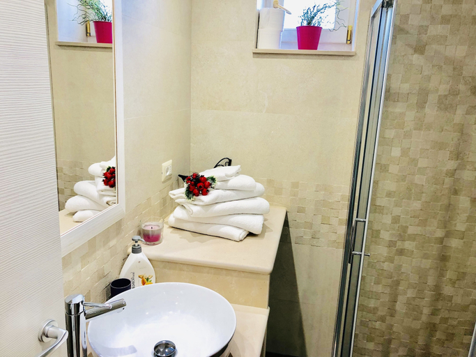 Bathroom 4, Trulli Fenice, Taranto