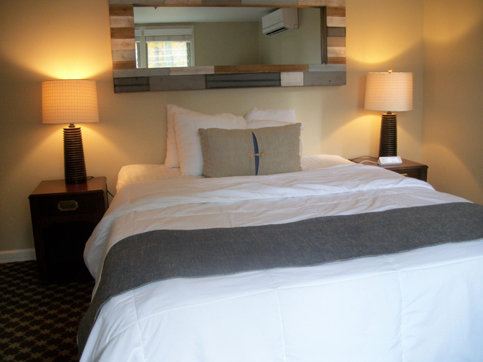 Bedroom 3, Michillinda Lodge, Muskegon