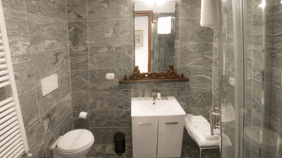 Bathroom 5, Aiello Suites Executive, Milano