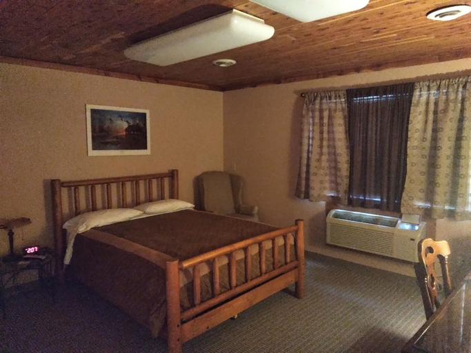 Bedroom 5, Comfort Zone Inn, Otter Tail