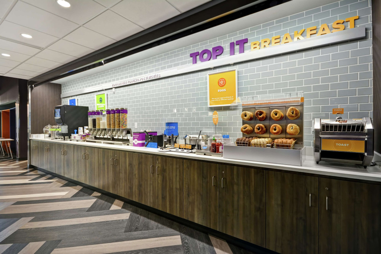 Food & Drinks 5, Tru by Hilton Chicopee Springfield, Hampden