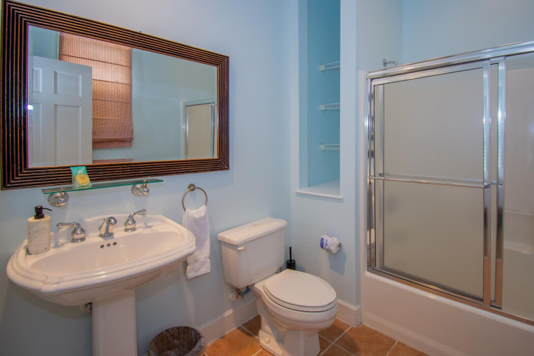 Bathroom 4, 18 Veranda Beach Dr, Beaufort