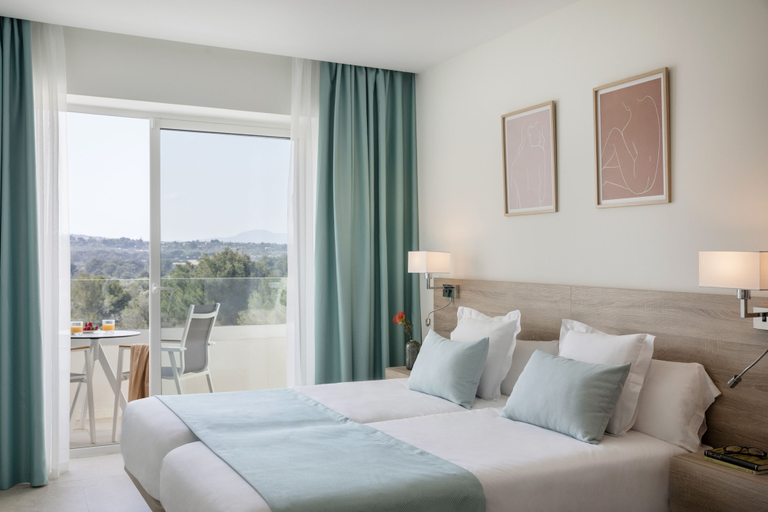 Bedroom 3, Aparthotel Marina Drach, Baleares