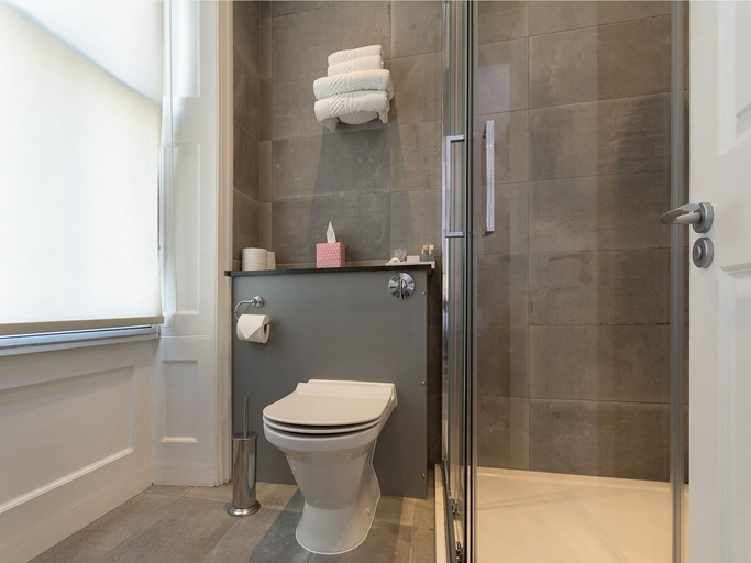 Bathroom 5, Staunton Hotel, London