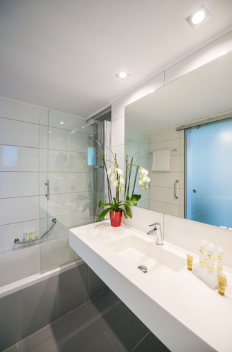 Bathroom 4, Bitzaro Palace Hotel - All inclusive, Ionian Islands