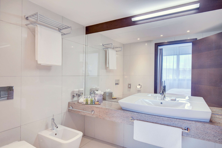 Bathroom 5, DoubleTree by Hilton Hotel Kosice, Košice I