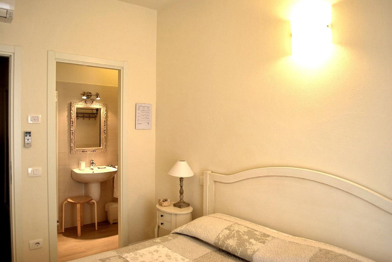 Bedroom 4, Villa Bianca, Verona