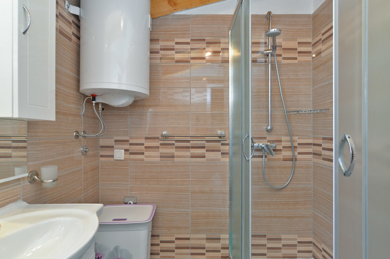 Bathroom 4, House 1719, Vodnjan