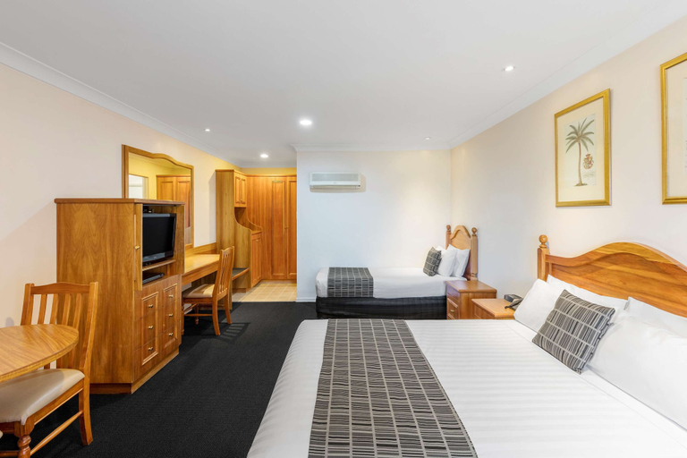 Bedroom 3, Best Western Ambassador Motor Inn & Apartments, Wagga Wagga - Pt A