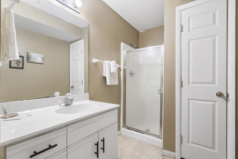 Bathroom 5, Valley View Ridge, Taney