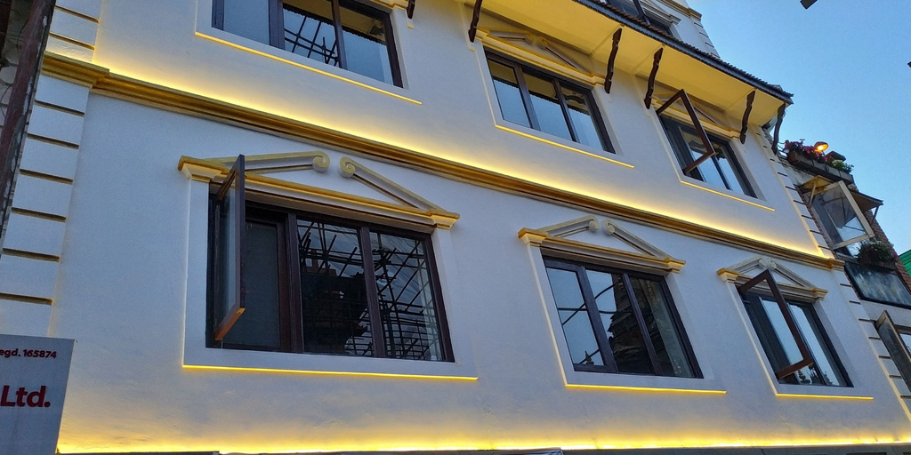Exterior & Views