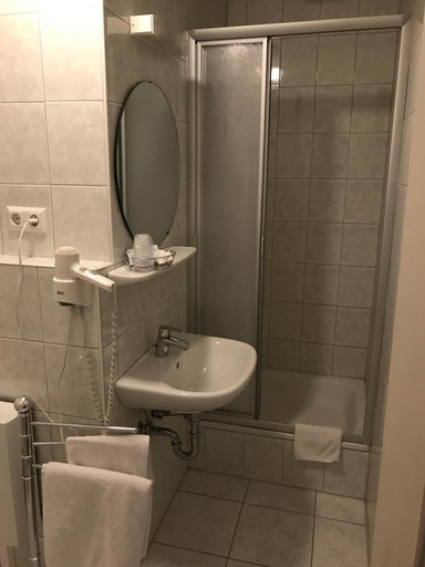 Bathroom 5, Hotel Junkerhaus, Lippe
