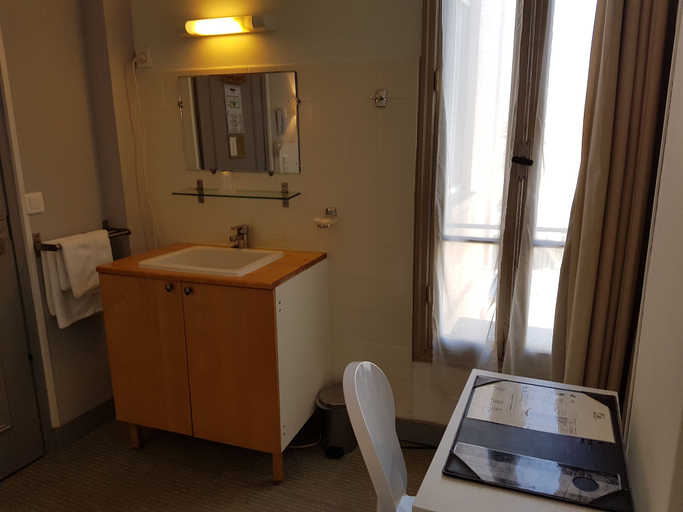 Bathroom 4, Hotel PLM, Alpes-Maritimes