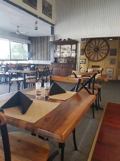 Food & Drinks 4, Monto Colonial Motor Inn, Monto