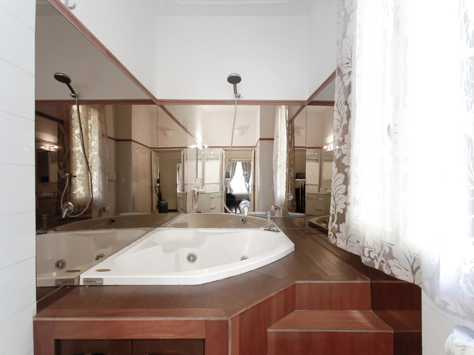 Bathroom 3, Banchi Apartment, Roma