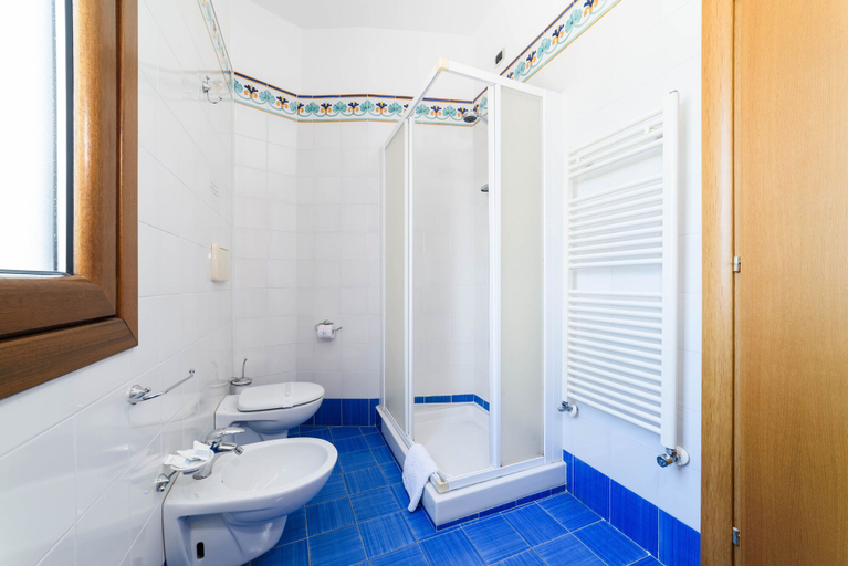 Bathroom 5, Hotel Hermitage, Salerno