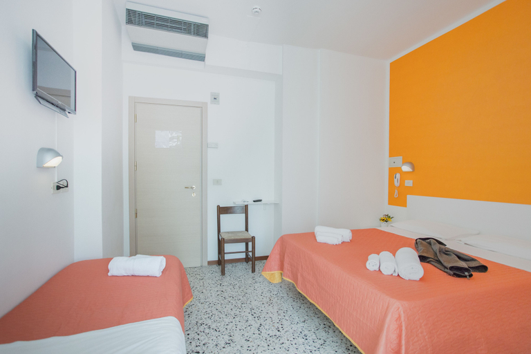 Bedroom 2, Hotel Sahib, Rimini
