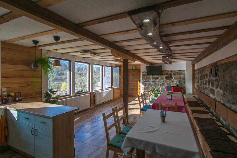Food & Drinks 5, Guest House Kandaferi 2, Elena