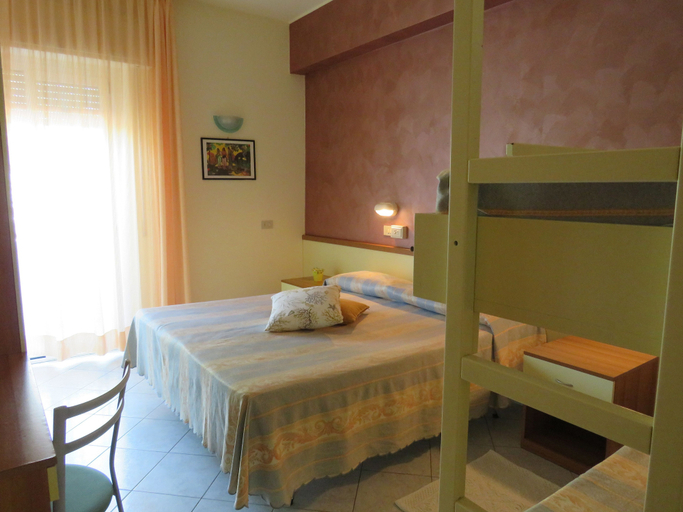 Bedroom 2, Hotel Solidea, Rimini