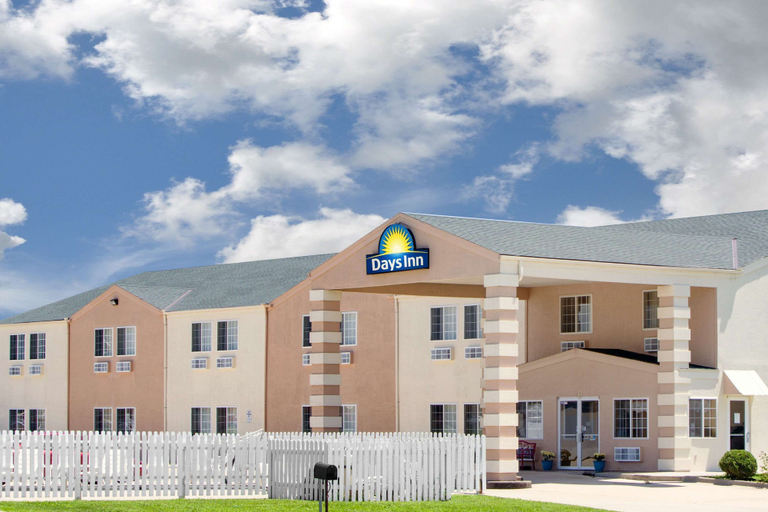 Exterior & Views 2, Days Inn by Wyndham Butler, Bates