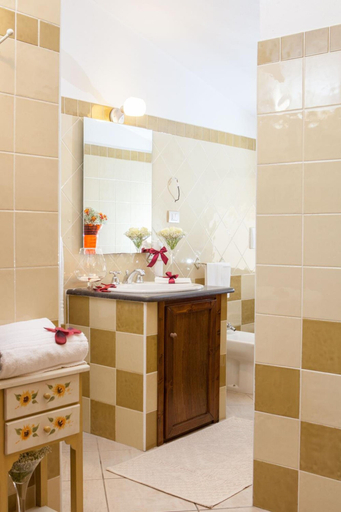 Bathroom 5, Hotel Duomo, Oristano