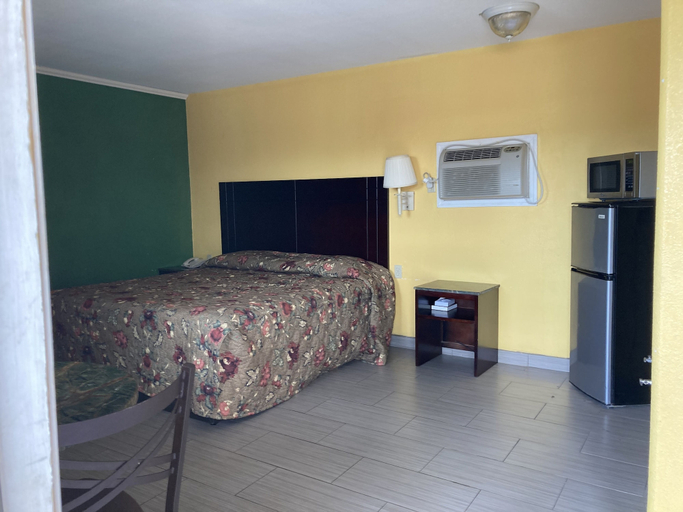 Bedroom 3, Capri motel, Jim Wells