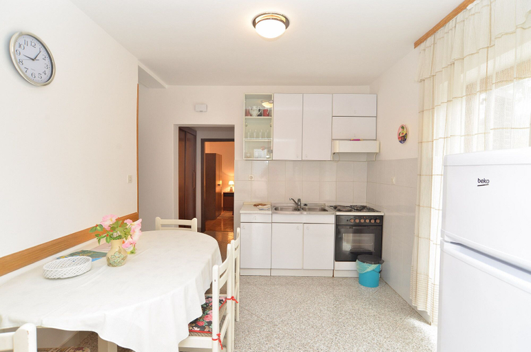 Others 4, Apartment Josip 828, Labin