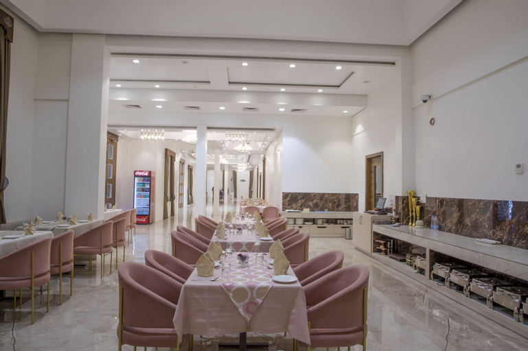Food & Drinks, The Utopia Resort, Raisen