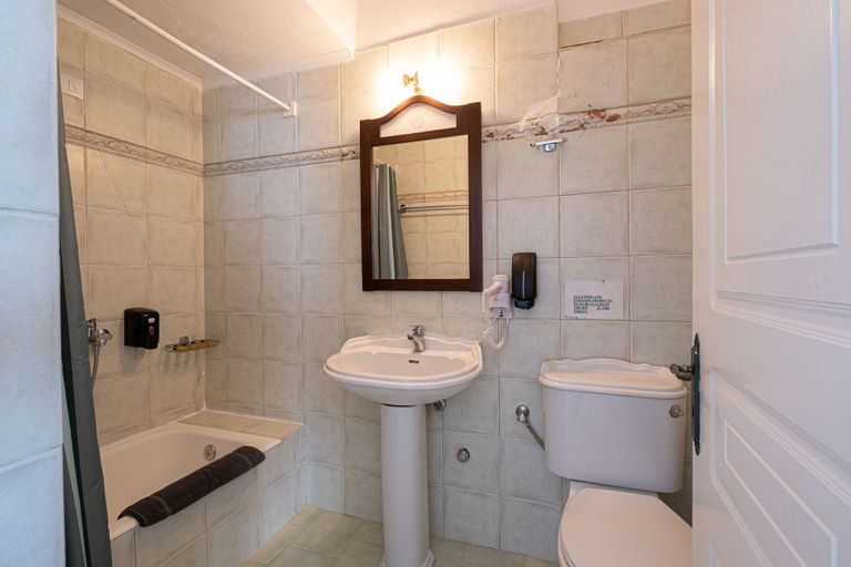 Bathroom 5, Loucas On The Cliff, South Aegean