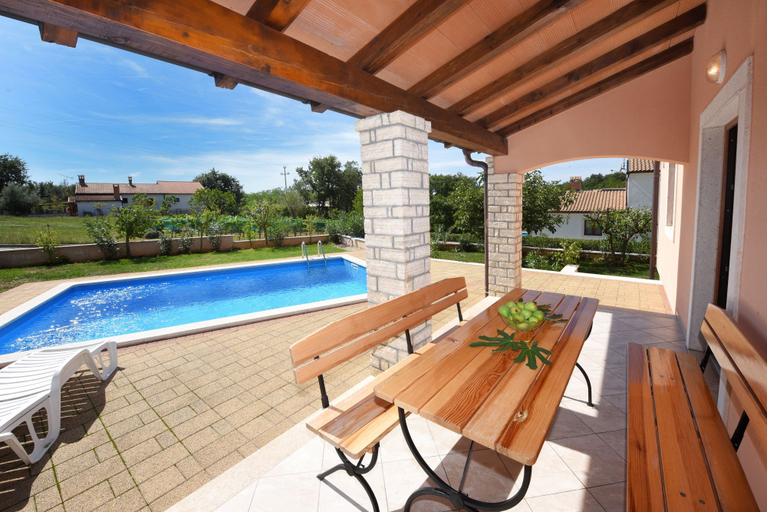 Sport & Beauty 4, Villa 377, Tinjan