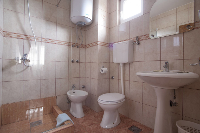 Bathroom 5, Apartments Grand