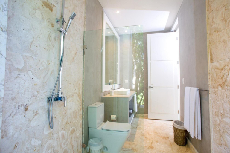 Bathroom 3, Amazing Golf Villa at Luxury Resort in Punta Cana Includes Staff Golf Carts and Bikes, Salvaleon de Higuey