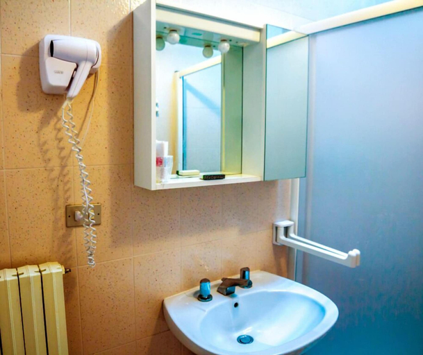 Bathroom 3, Casa Emanuele, Brindisi