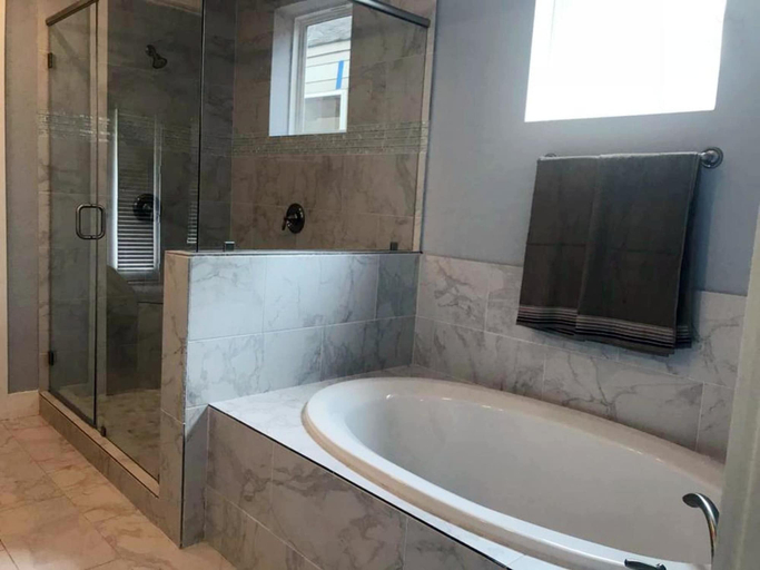 Bathroom 4, Modern Energy Corridor Corporate Housing, Houston
