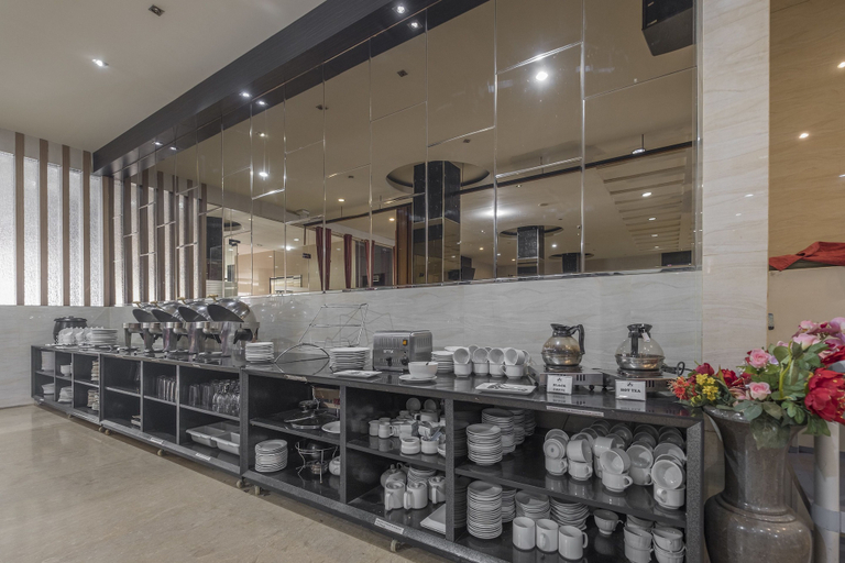Food & Drinks 5, OYO 1081 Allson City Hotel Makassar, Makassar