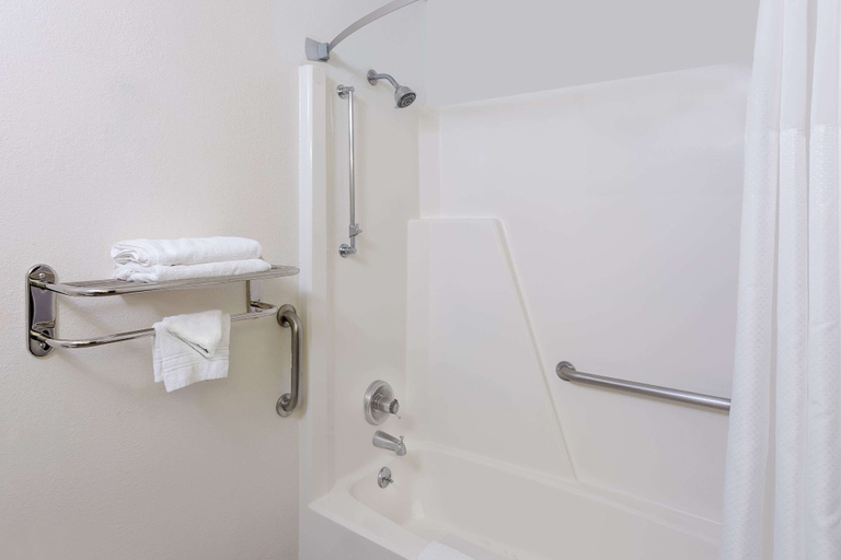 Bathroom 3, Super 8 by Wyndham Norfolk, Madison