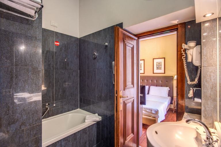 Bathroom 4, Hotel della Torre Argentina, Rome