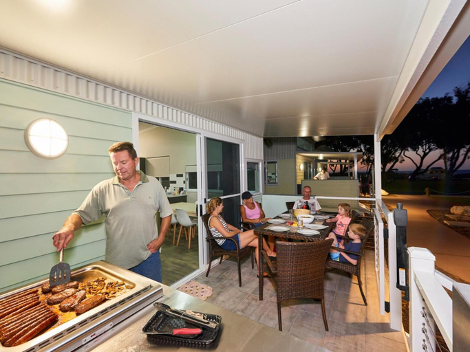 Food & Drinks 5, RAC Cervantes Holiday Park, Dandaragan